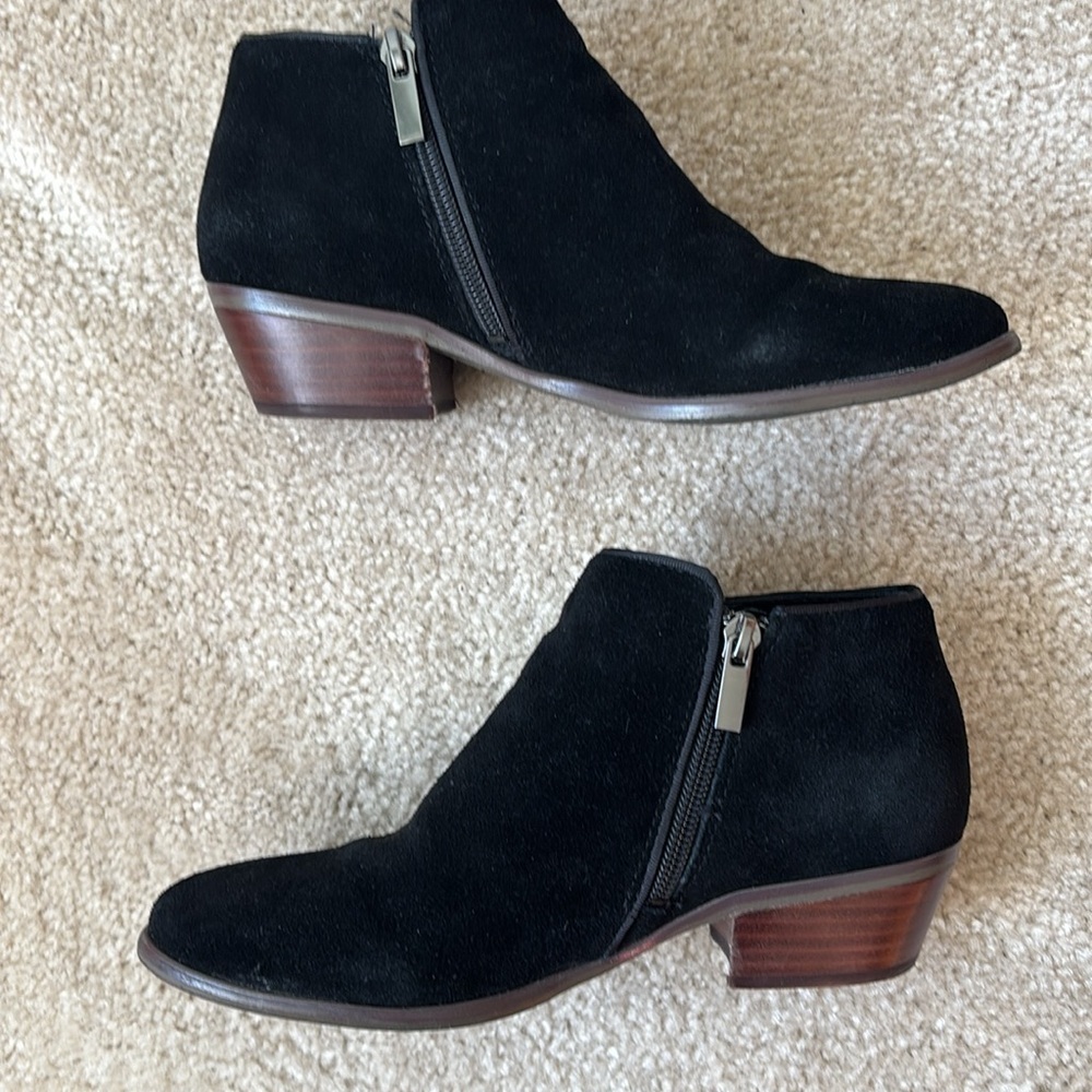 EUC Women’s Black Ankle Bootie Size 6 - Picture 3 of 6